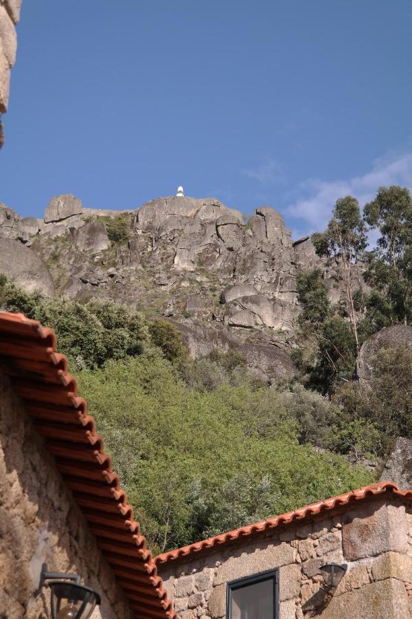 Casa Do Meio Em Quinta De Sao Pedro De Vir-A-Corca Pension Monsanto Buitenkant foto