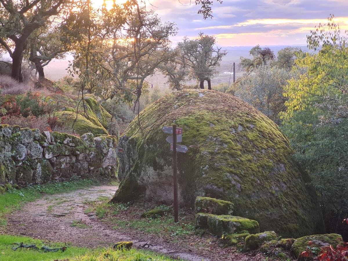 Casa Do Meio Em Quinta De Sao Pedro De Vir-A-Corca Pension Monsanto Buitenkant foto